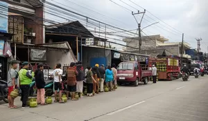 Usai Tragedi Antre Gas, Prabowo Desak Bahlil Lahadalia Aktivasi Kembali Pengecer LPG 3 Kg
