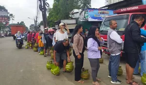 Antrean Gas Subsidi 3 Kg Masih Terjadi di Kota Bogor, Warga: Nyiksa Rakyat Ini Mah