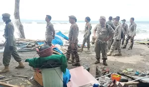 Kembangkan Tempat Wisata, Warung-Warung di Citepus Palabuhanratu Dibongkar