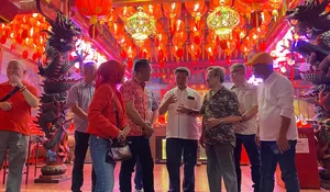 Hadiri Tradisi Menyalakan Lilin Besar di Vihara Dhanagun Bogor, Ini Pesan Pj Wali Kota Bogor Hery Antasari