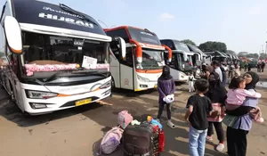 Tiket Bus Naik 30 Persen Jelang Lebaran, Prediksi Pemudik Pulo Gebang Jakarta Capai 15.000 Orang per Hari   