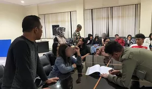 Gerebek Kontrakan Warna Warni di Cibinong, Satpol PP Amankan PSK hingga Pria Hidung Belang