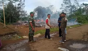 Gegara Lupa Matikan Tungku, Rumah Warga Purabaya Sukabumi Terbakar Hebat, Bikin Rumah Rata dengan Tanah