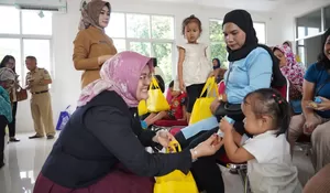 Tekan Stunting, Anggota DPRD Kota Bogor Desy Yanthi Utami Salurkan PMT di 3 Kelurahan