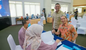 Jelang Pelantikan Kepala Daerah, Dedie-Jenal Lakukan Cek Kesehatan di Kemendagri