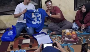 Korban Pengeroyokan Suporter di Stasiun Jatinegara Ternyata Warga Gunungputri, Viking dan Jakmania Jenguk Kang Iwan