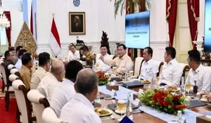 Presiden Prabowo Inisiasi Tradisi Baru: Rapat Terbatas Kabinet Merah Putih Sambil Makan Siang
