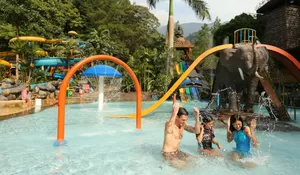Berenang di Safari Waterpark TSI Bogor, Kesejukan Air Pegunungan Bikin Betah