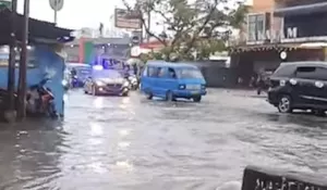 Terminal Leuwiliang Diterjang Banjir, Kendaraan Terjebak Macet