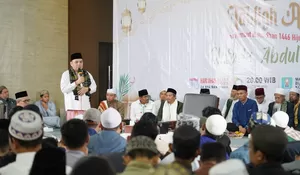 Momen Ketua DPRD Kota Bogor Adityawarman Bareng Ustadz Abdul Somad dalam Tabligh Akbar di BCC