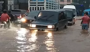 Wilayah Cileungsi Bogor Terendam Banjir, Kendaraan Warga Mogok