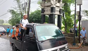 Bupati Purwakarta Berantas Gundukan Sampah di Pinggir Jalan Hingga ke Perbatasan Karawang