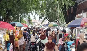 Suasana Ramadan di Alun-Alun Palabuhanratu, Disesaki Para Pemburu Takjil