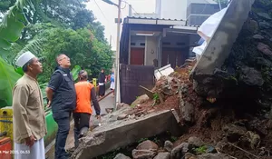 Tinjau Lokasi Bencana Longsor di Empang, DPRD Kota Bogor Kuatkan Warga dan Salurkan Bantuan