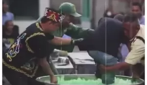 Bikin Takjil Super Jumbo, Bobon Santoso Syok Lihat ODGJ Masuk ke Kuali!