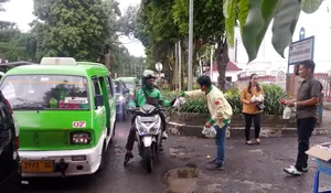 Pemuda Katolik Bogor Berbagi Takjil: Semangat Berbagi Tak Kenal Perbedaan