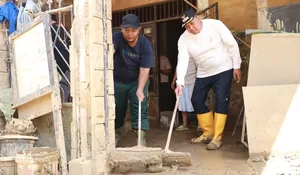 Wali Kota Bekasi Tri Adhianto Apresiasi Pegawai Gotong Royong Bersihkan Lumpur Dampak Banjir