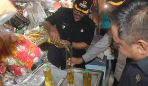 Sidak Pasar Palabuhanratu, Bupati Sukabumi Dapati MinyaKita Tak Sesuai Takaran