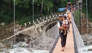 Cerita Camat Megamendung Soal Jembatan Penghubung Tiga Desa Terputus Dihantam Banjir, Bersyukur Dibangun Jembatan Perintis oleh Eiger