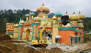 Bangunan Terakhir Hibisc Fantasy Puncak Bogor Mulai Dibongkar