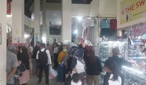 Jelang Lebaran, Ratusan Masyarakat Padati Pasar Kebon Kembang Bogor