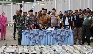 Jelang Lebaran, Pemkab Bogor Musnahkan 14.439 Botol Miras Hasil Operasi Ketupat Lodaya 2025