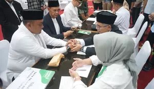 Bupati Bogor Rudy Susmanto Tunaikan Zakat Lewat Baznas