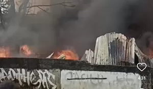 Kebakaran Hebat di Lapak Rongsokan, Mobil Pikap Ikut Ludes Terbakar