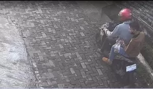 Mau Berangkat Sekolah, Warga Kemang Malah Jadi Korban Curanmor, Aksi Pelaku Terekam CCTV
