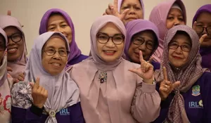 Momen Haru Ibu Wali Kota Bekasi Temui Para Lansia, Berikan Tanda Cinta dan Ajak Tetap Berkarya di Usia Senja