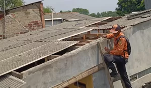 Belasan Rumah di Cibinong Rusak Diterjang Hujan Deras dan Angin Kencang