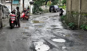 Jalan Rusak di Ciheulang - Dago Parungpanjang Makin Parah, Warga Berharap Perbaikan