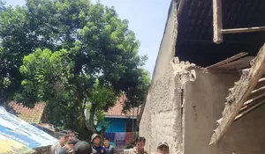 Dampak Gempa Bogor, Dinding Rumah Warga di Rumpin Ambruk