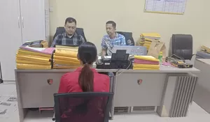 Bikin Arisan dan Investasi Bodong, Seorang Ibu Rumah Tangga di Purwakarta Diamankan Polisi Setelah Digeruduk Para Korban