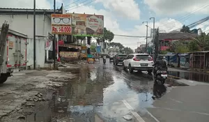Warga Keluhkan Perbaikan Drainase di Jalan Raya Puncak Tak Kunjung Selesai
