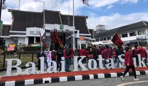 Mahasiswa IMM Geruduk Balai Kota Sukabumi, Tuntut Transparansi Program Wakaf Besutan Ayep Zaki