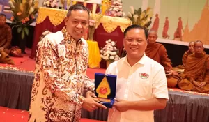 Wali Kota Bekasi Lepas Keberangkatan Biksu Thudong Menuju Borobudur