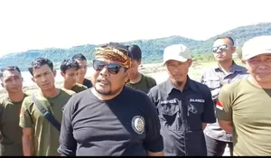 Sampah Berserakan di Pantai Palangpang Geopark Ciletuh, Ini yang Dilakukan Anggota DPRD Kabupaten Sukabumi Taopik Guntur