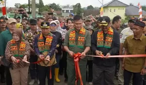 Bupati Sukabumi Resmikan Jalan Letjen Kunto Arief Wibowo di Desa Sasagaran