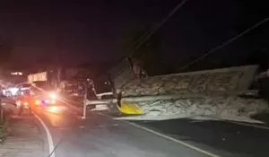 Truk Semen Terguling, Lalu Lintas Jalan Sukabumi - Bogor Sempat Lumpuh