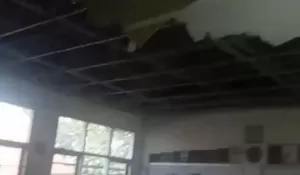 Plafon SDN Sirnajaya 01 Bogor Ambruk, Ruang Kelas Berantakan