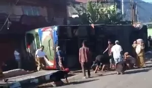 Kecelakaan Bus ALS Terbalik di Padang Panjang, Diduga Akibat Rem Blong: 13 Orang Dilaporkan Tewas