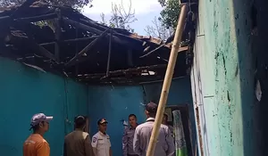 Tengah Malam, Pasutri di Cigombong Nyaris Jadi Korban Kebakaran Akibat Kebocoran Gas Elpiji, Rumahnya Ludes Terbakar