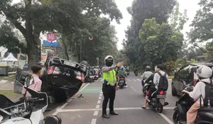 2 Mobil Ayla Terlibat Kecelakaan hingga Terguling di Jalan Raya Padjajaran Bogor, Penumpang Luka-luka