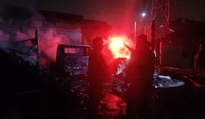 Kebakaran Hebat di Lapak Limbah Karton Gunungputri, Mobil Ikut Ludes Terbakar