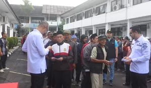 Semringah, Tukang Becak hingga Kusir Delman di Sukabumi Terima Bantuan Uang Tunai