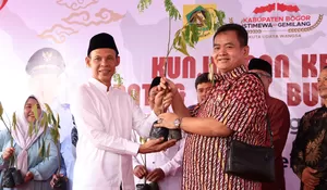 Pemkab Bagi-bagi 500 Ribu Bibit Pohon untuk Desa di Puncak Bogor