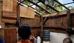 Belasan Rumah di Klapanunggal Porak Poranda Diterjang Puting Beliung, Sebagian Mengungsi
