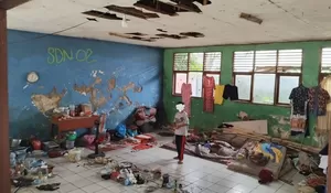 Kisah Penjaga Sekolah Terpaksa Tinggal di Gedung SDN Kuripan 02 Ciseeng yang Hancur, Tiap Malam Dihantui Rasa Takut