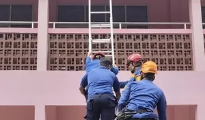 Bercandanya Ngerepotin, Guru Lempar Kunci Motor ke Atap Sekolah, Ujung-ujungnya Telpon Damkar Minta Bantuan